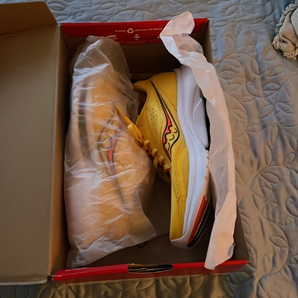 Like new Saucony - Picture 4 of 5